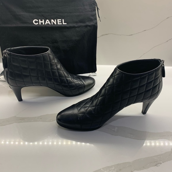 Chanel booties size 40 color black with silver cc new soles - Picture 7 of 13